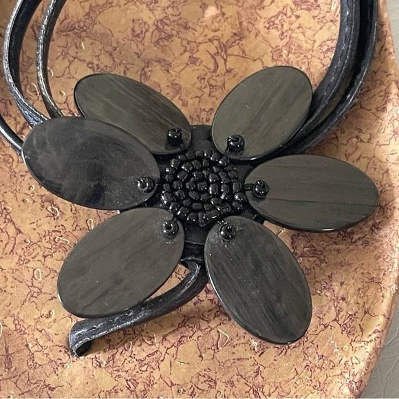 Kenneth Cole Reaction Black Wedge Embellished floral size 10 - Picture 12 of 13